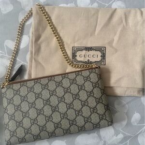 Gucci GG Supreme wristlet